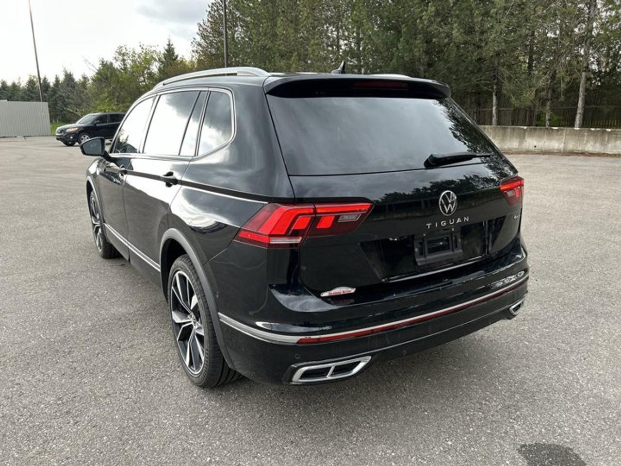 2022 Volkswagen Tiguan Highline R-Line 4MOTION | Heated Steering Wheel | Leather Seats Photo