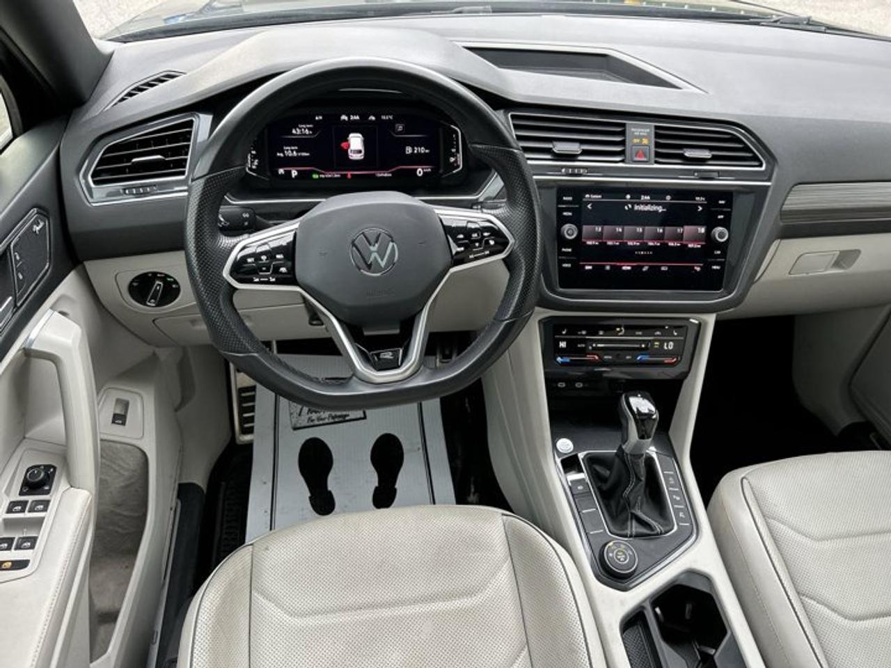 2022 Volkswagen Tiguan Highline R-Line 4MOTION | Heated Steering Wheel | Leather Seats Photo