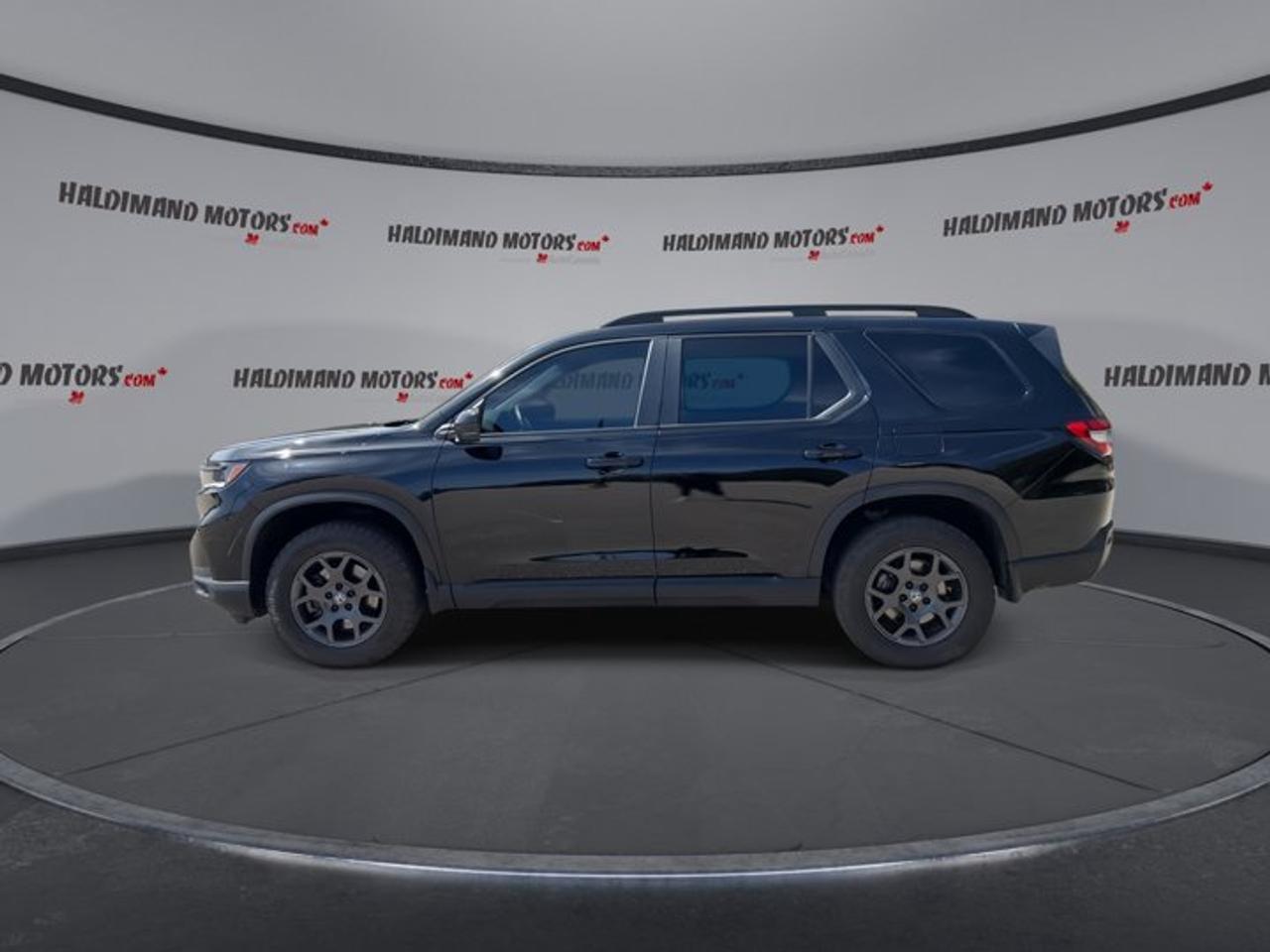 2024 Honda Pilot TrailSport AWD | One Owner | No Accidents | Leather Seats | Heated Steering Wheel Photo4