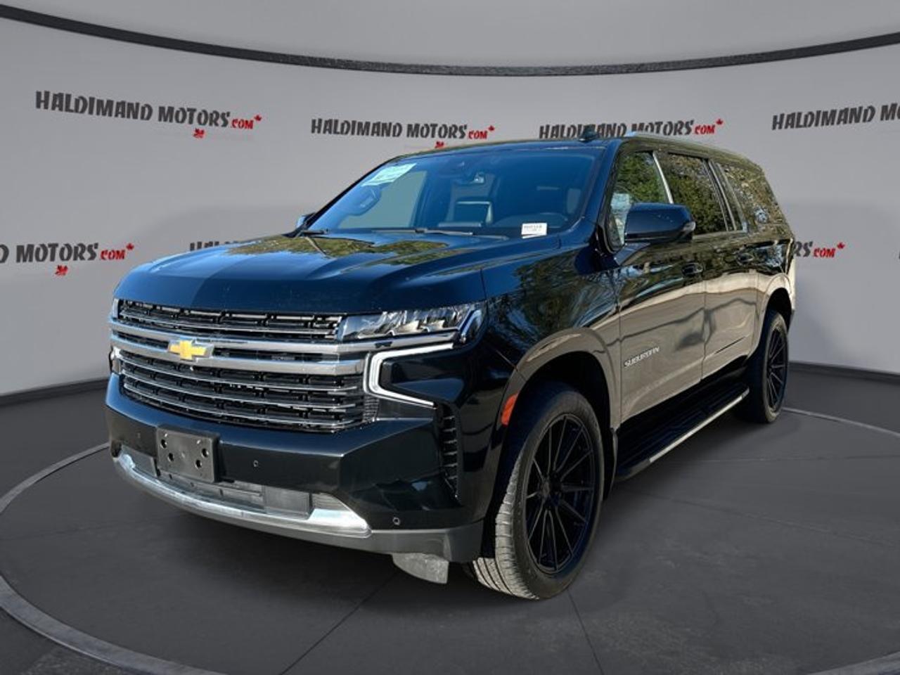 2023 Chevrolet Suburban LT 4WD | Heated Steering Wheel Photo