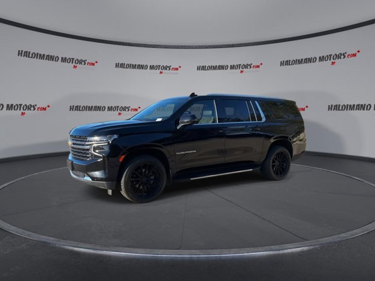 2023 Chevrolet Suburban LT 4WD | Heated Steering Wheel Photo3