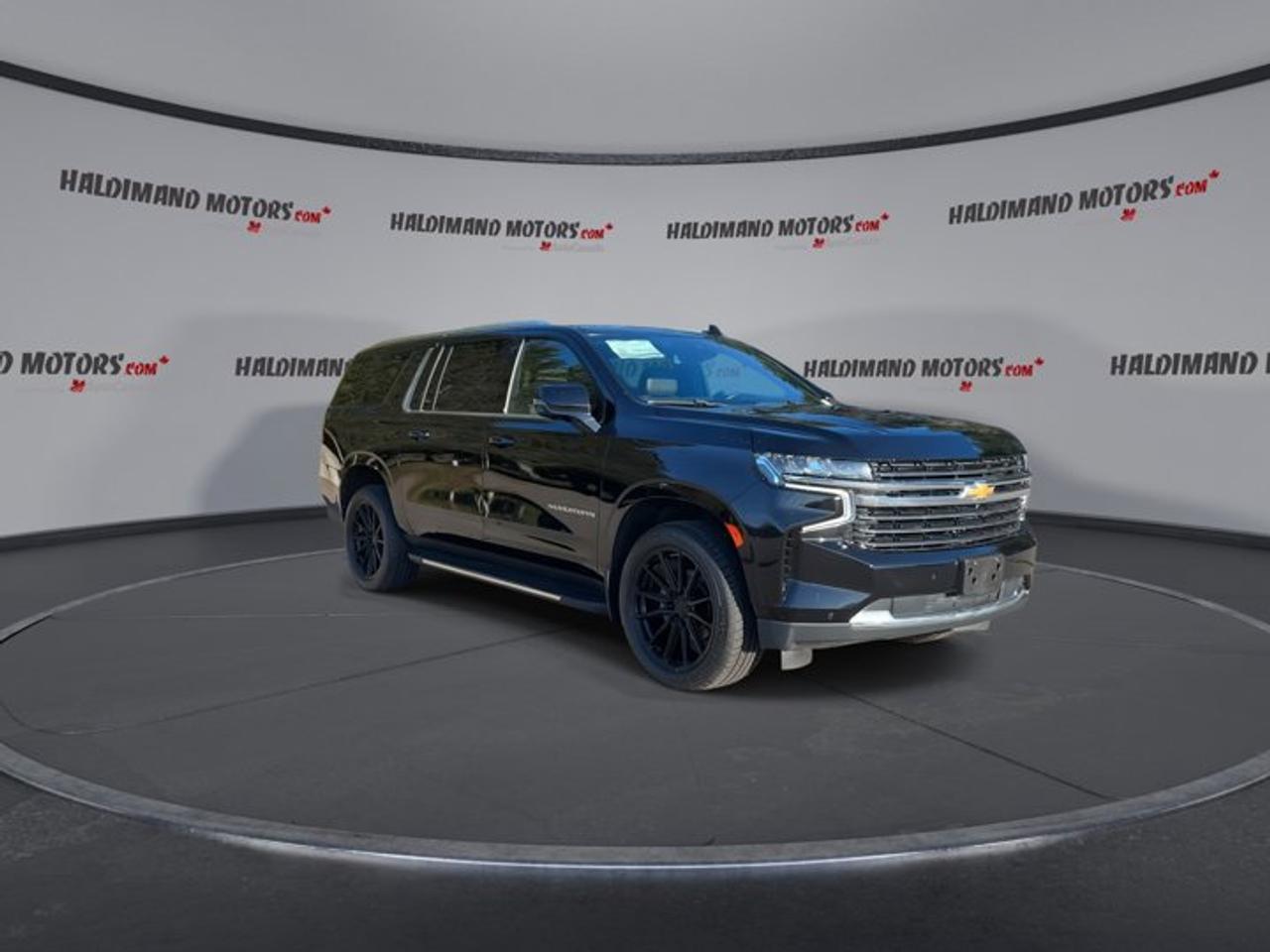 2023 Chevrolet Suburban LT 4WD | Heated Steering Wheel Photo