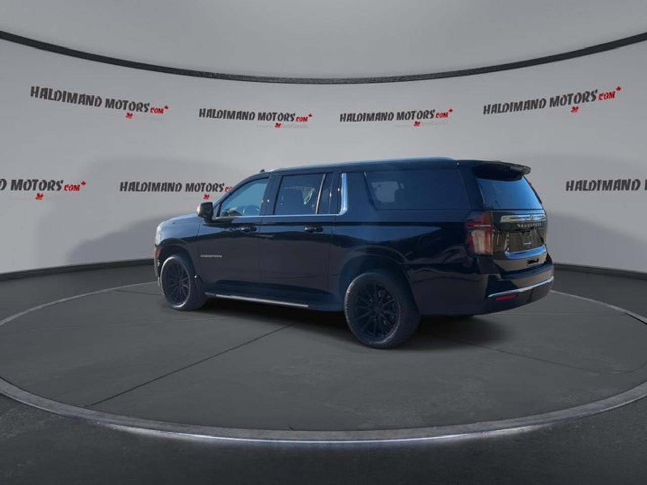 2023 Chevrolet Suburban LT 4WD | Heated Steering Wheel Photo