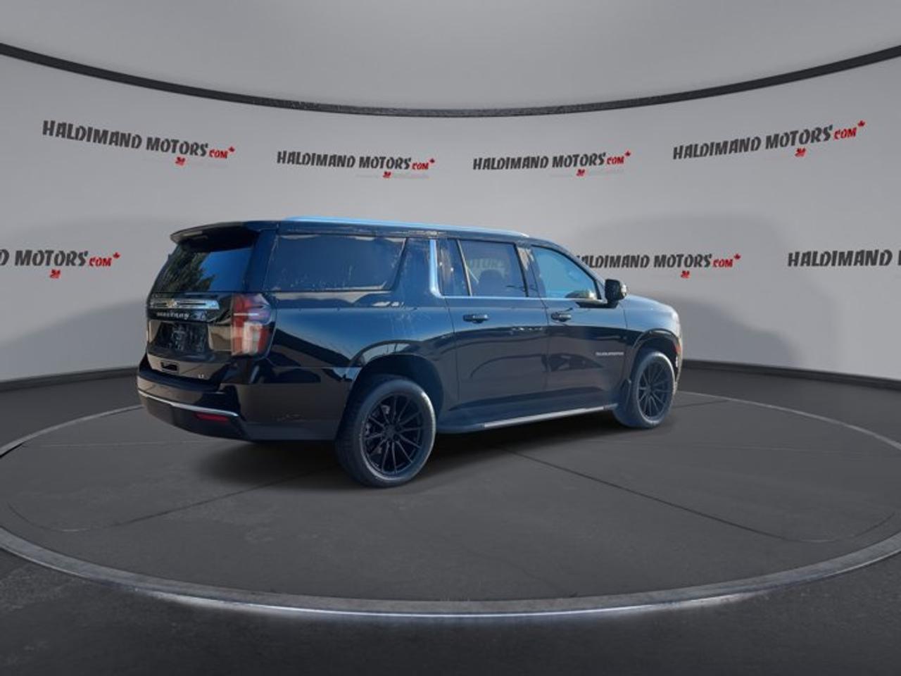 2023 Chevrolet Suburban LT 4WD | Heated Steering Wheel Photo
