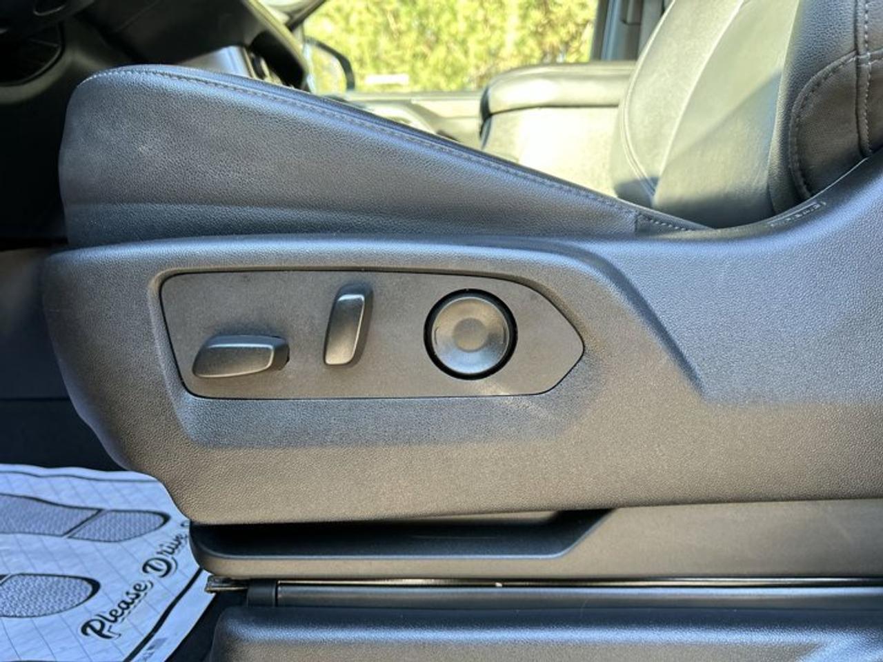 2023 Chevrolet Suburban LT 4WD | Heated Steering Wheel Photo