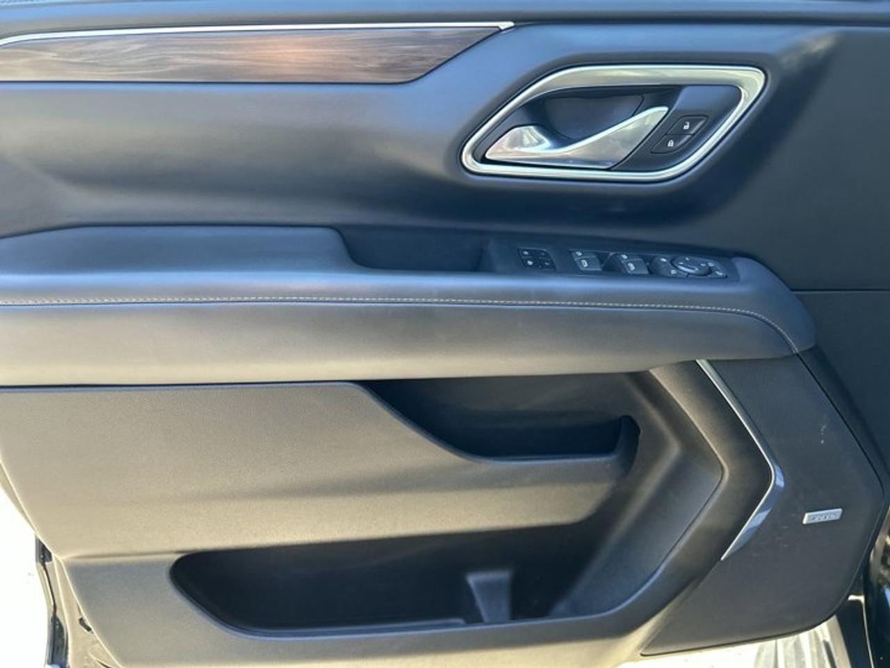 2023 Chevrolet Suburban LT 4WD | Heated Steering Wheel Photo