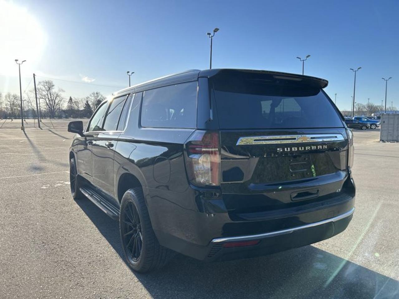 2023 Chevrolet Suburban LT 4WD | Heated Steering Wheel Photo