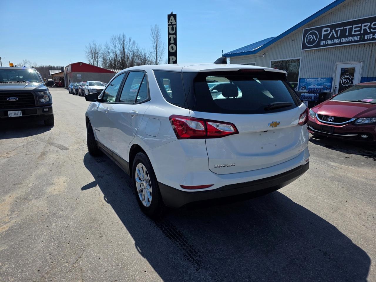 2021 Chevrolet Equinox LS Photo2