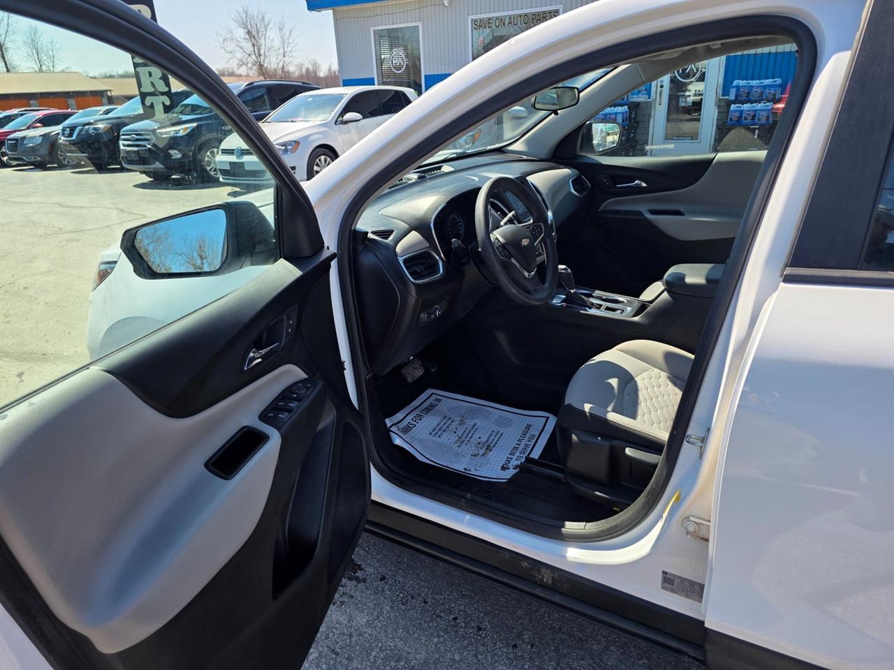 2021 Chevrolet Equinox LS Photo