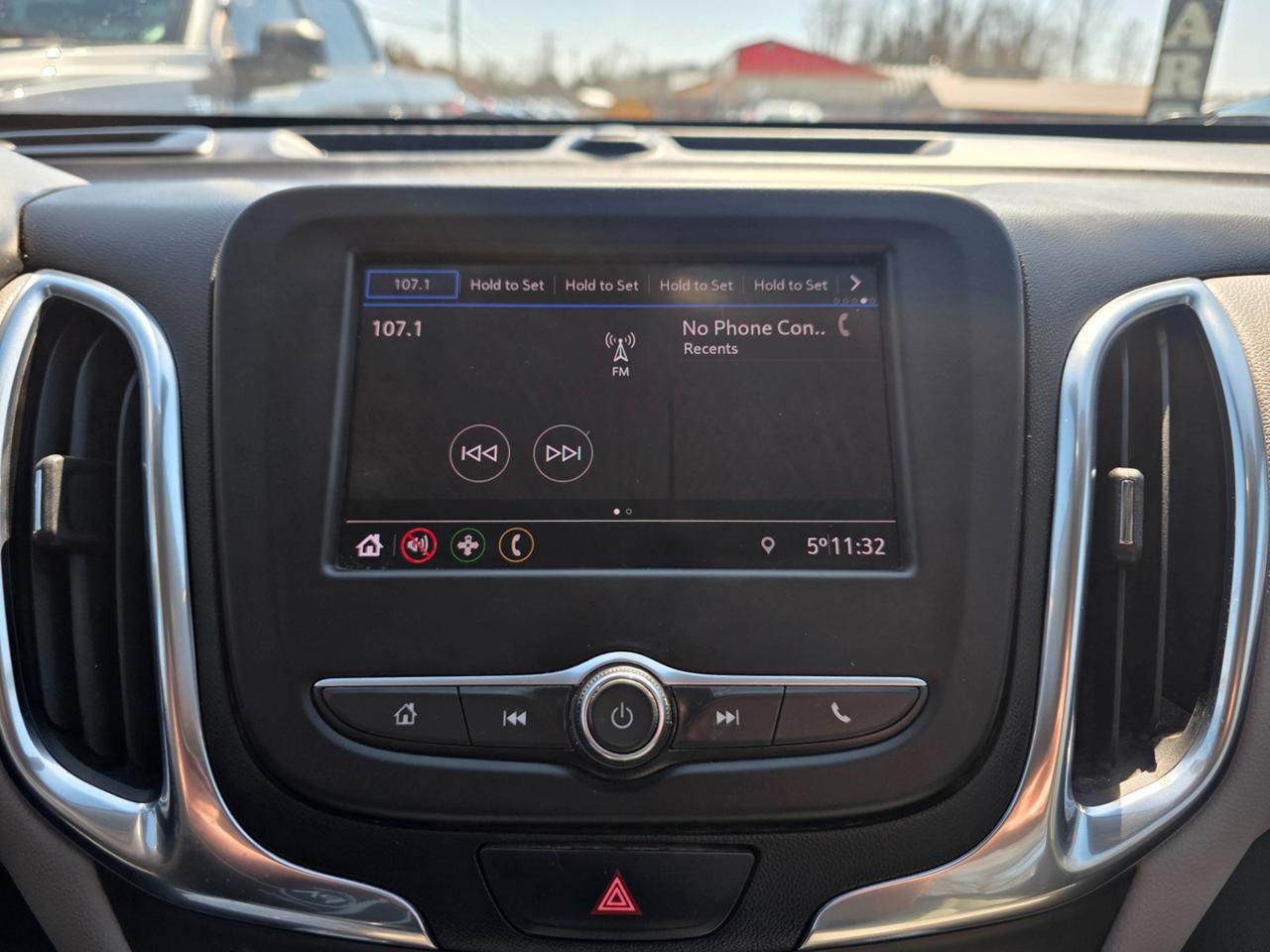 2021 Chevrolet Equinox LS Photo