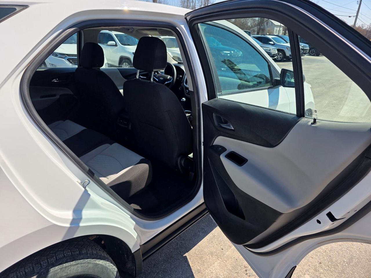 2021 Chevrolet Equinox LS Photo