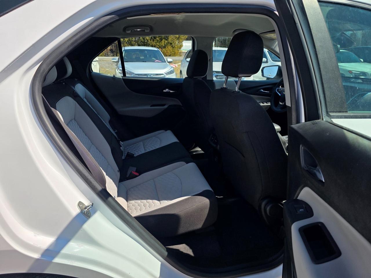 2021 Chevrolet Equinox LS Photo