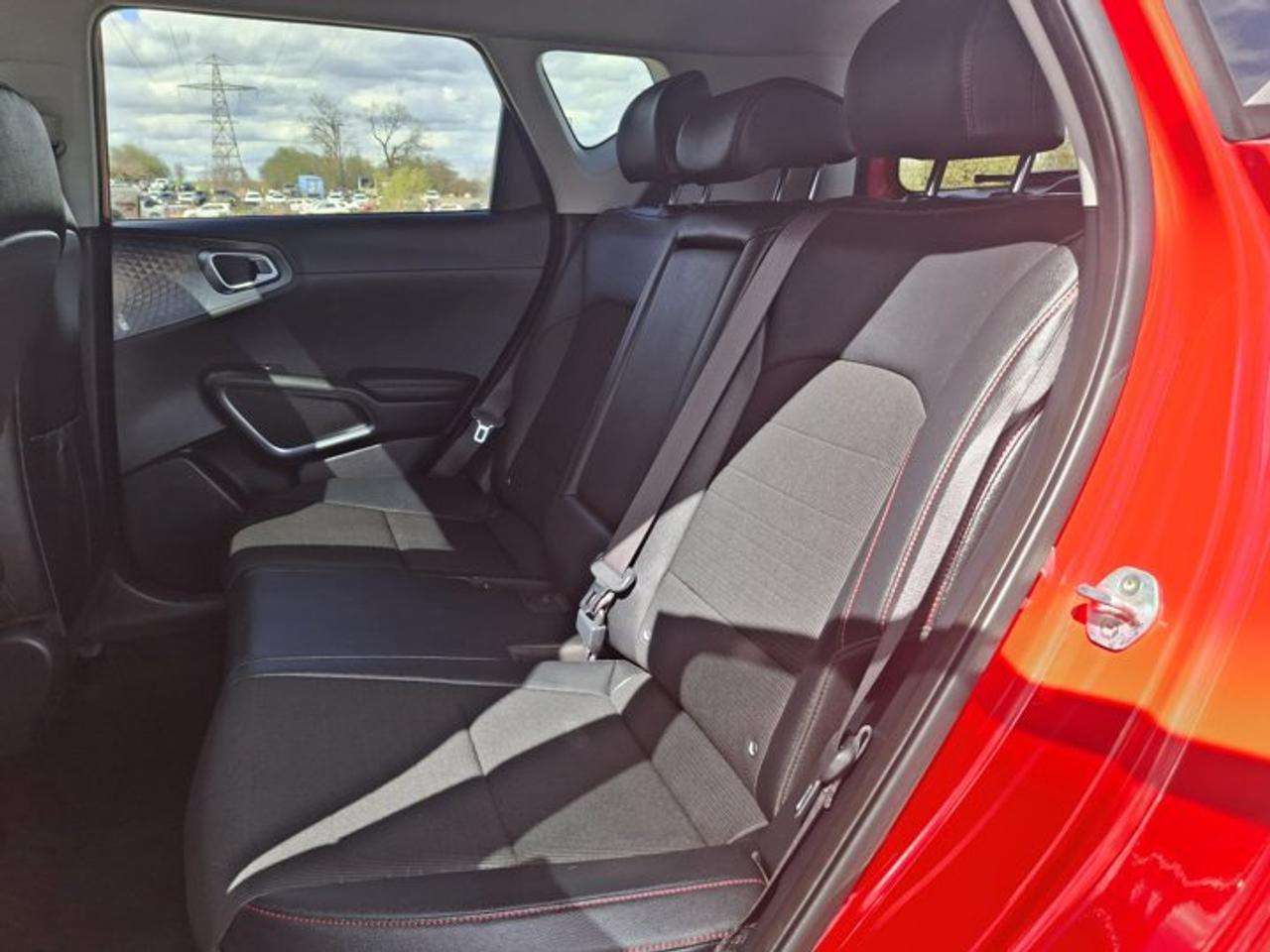 2020 Kia Soul GT-Line | Sunroof | Heated Wheel + Seats | Split Leather | Rear Camera | NAV | and More ! Photo