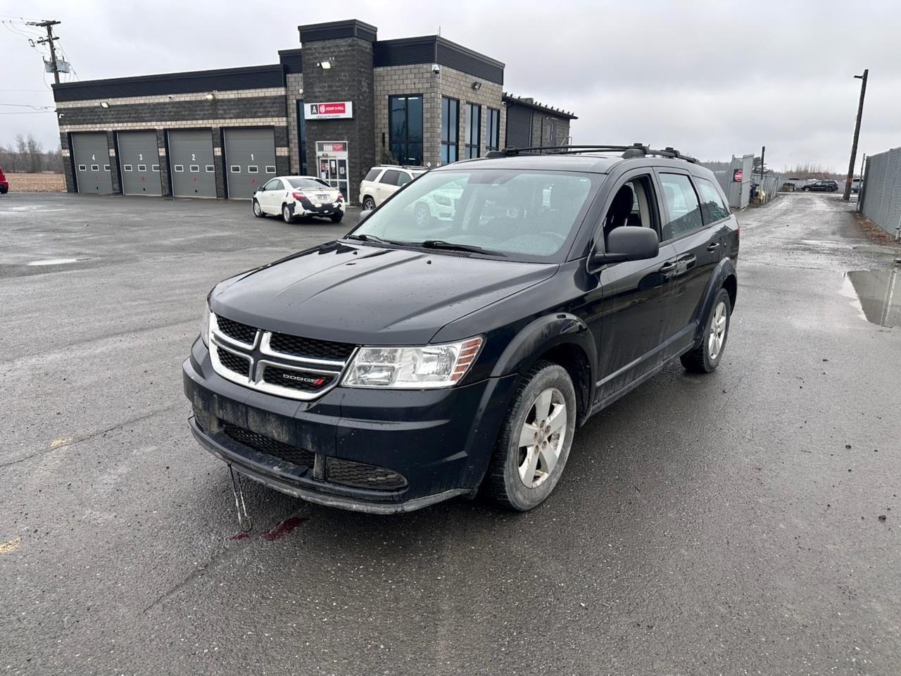 À la recherche dun VUS fiable à prix abordable? Découvrez ce Dodge Journey SE 2014 offert chez Kenny Drummondville! Avec son moteur 2.4L L4 DOHC 16V, ce véhicule vous offre une performance efficace et économique. Profitez dun faible kilométrage et dun intérieur très propre, parfait pour la famille ou les escapades de fin de semaine. Ce Dodge Journey SE est vendu tel quel. Parmi ses caractéristiques : climatisation, sièges spacieux, système audio performant et espace de chargement généreux. Ne manquez pas cette occasion de conduire un VUS polyvalent à petit prix! Venez le voir dès aujourdhui.