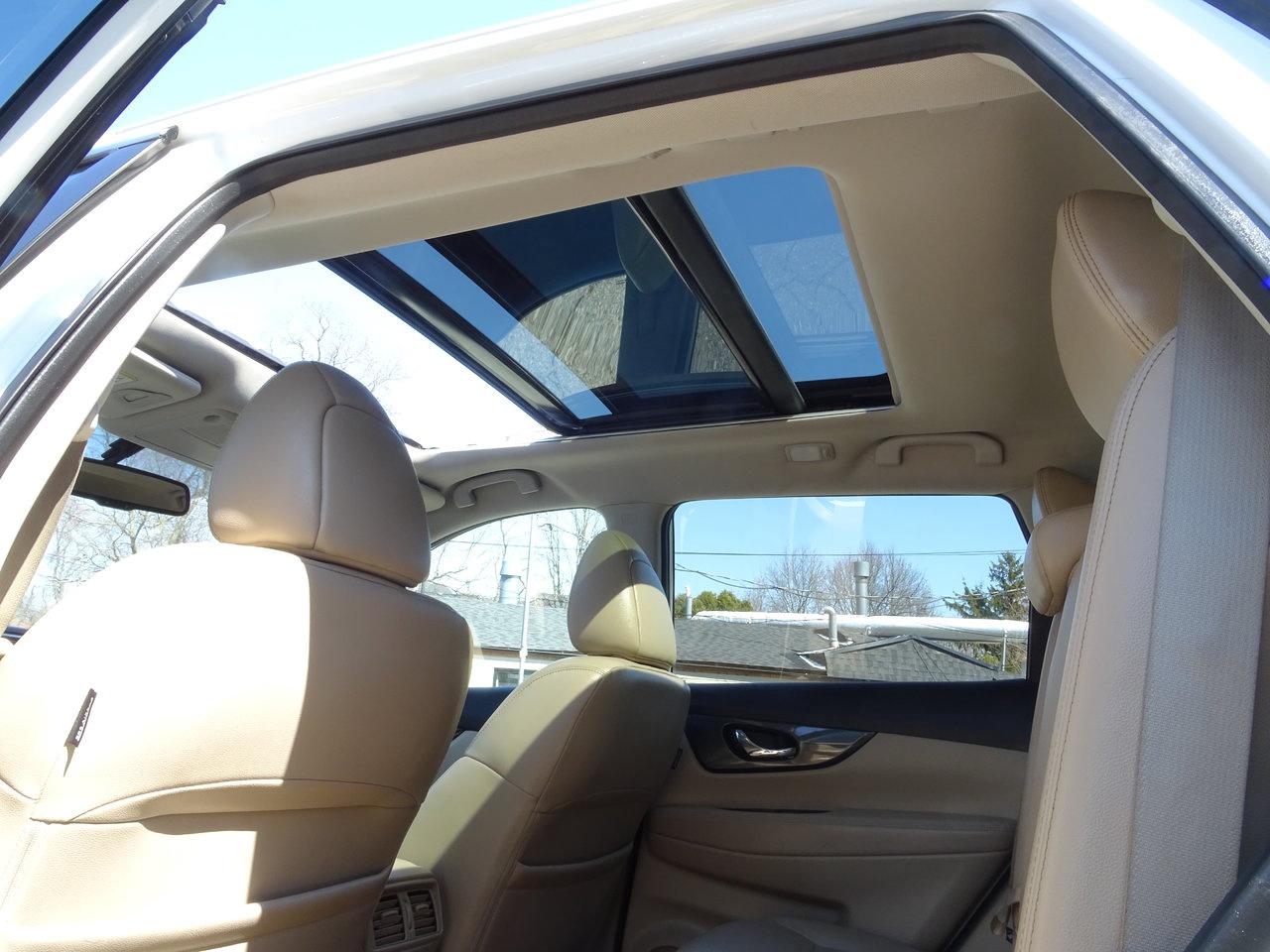 2015 Nissan Rogue SL Photo