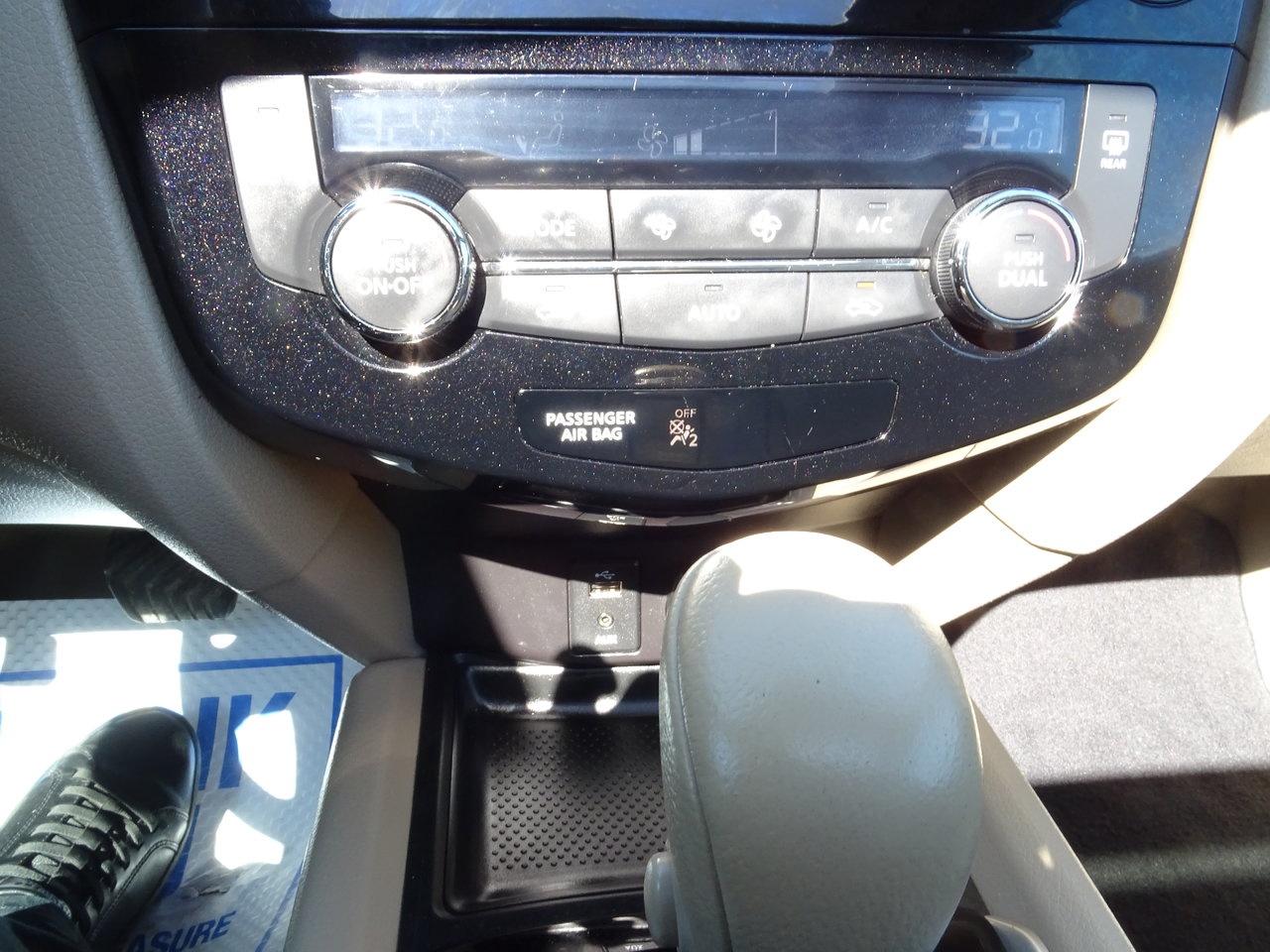 2015 Nissan Rogue SL Photo