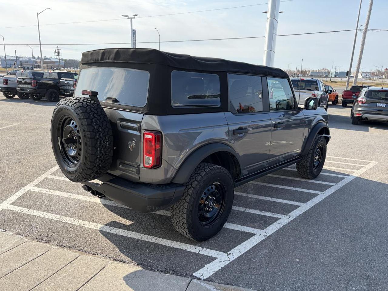 2022 Ford Bronco Black Diamond Photo4