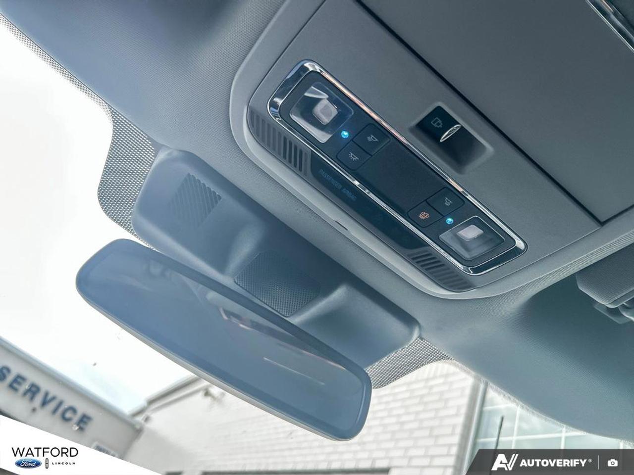 2022 Ford F-150 Lariat 4WD SuperCrew 5.5' Box Photo