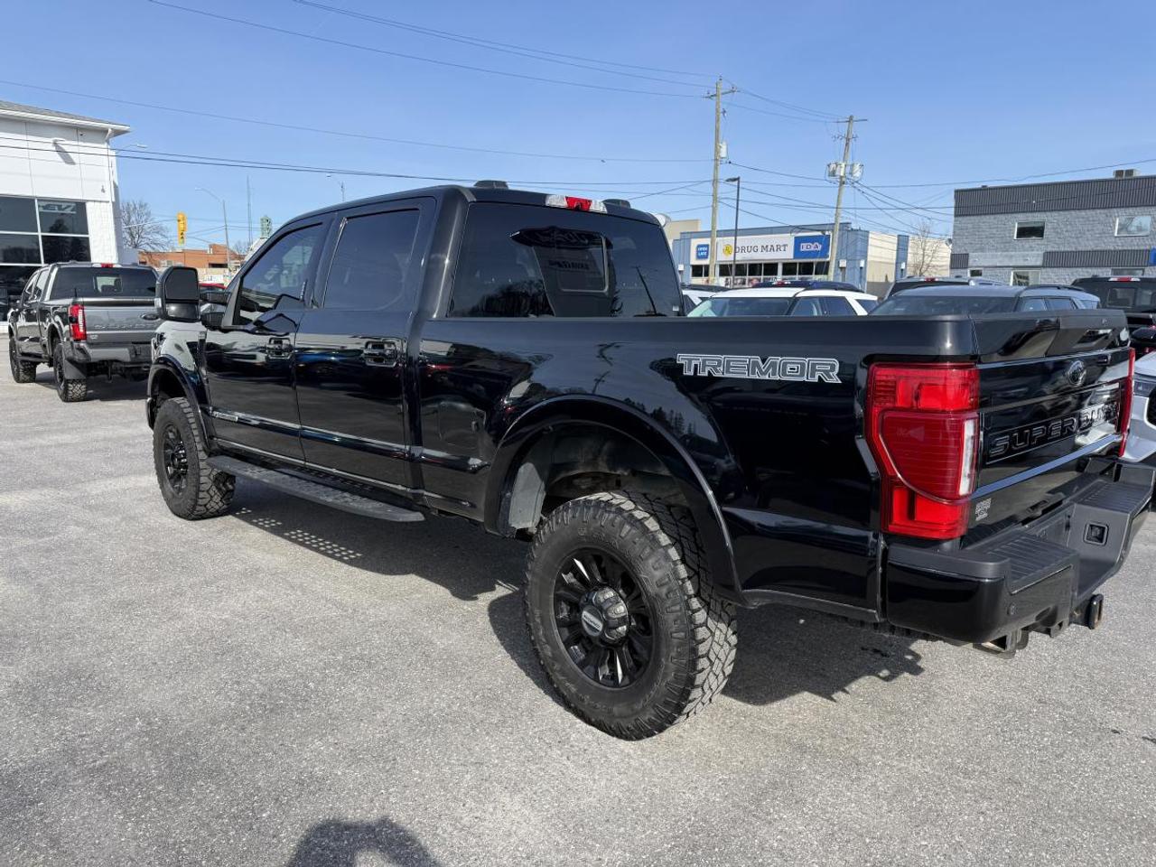 2022 Ford F-250 Super Duty SRW LARIAT 4WD CREW CAB 6.75' BOX Photo2