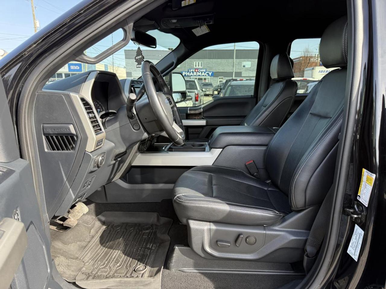 2022 Ford F-250 Super Duty SRW LARIAT 4WD CREW CAB 6.75' BOX Photo