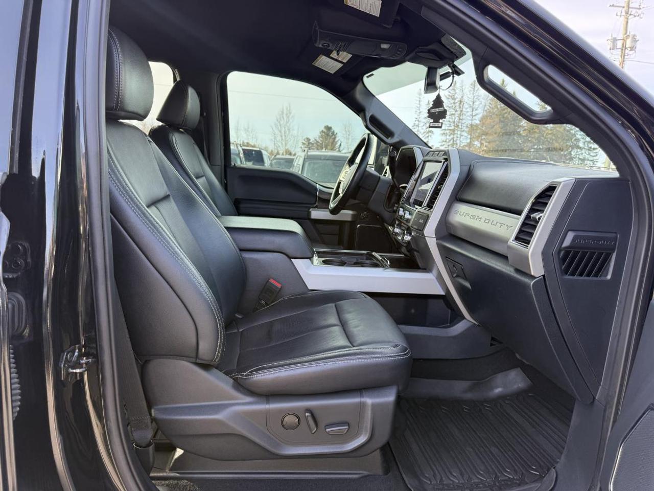 2022 Ford F-250 Super Duty SRW LARIAT 4WD CREW CAB 6.75' BOX Photo