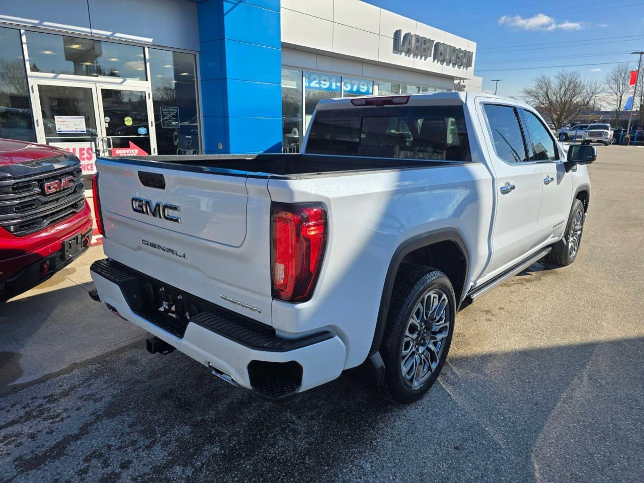 2026 GMC Sierra 1500 Crew Cab Short Box 4-Wheel Drive Denali Ultimate Photo2