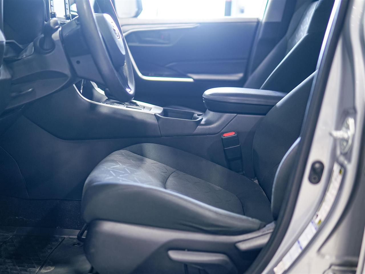 2021 Toyota RAV4 LE AWD | NO ACCIDENTS | TOYOTA SERVICED Photo