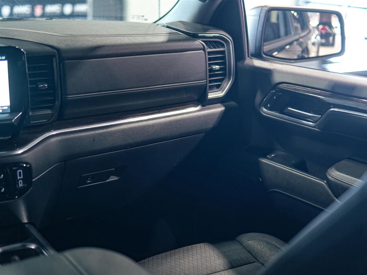 2024 GMC Sierra 1500 ELEVATION CREW CAB | 4X4 | 5.3 V8 | PREF PKG | BLK PKG | TRI FOLD TONNEAU Photo