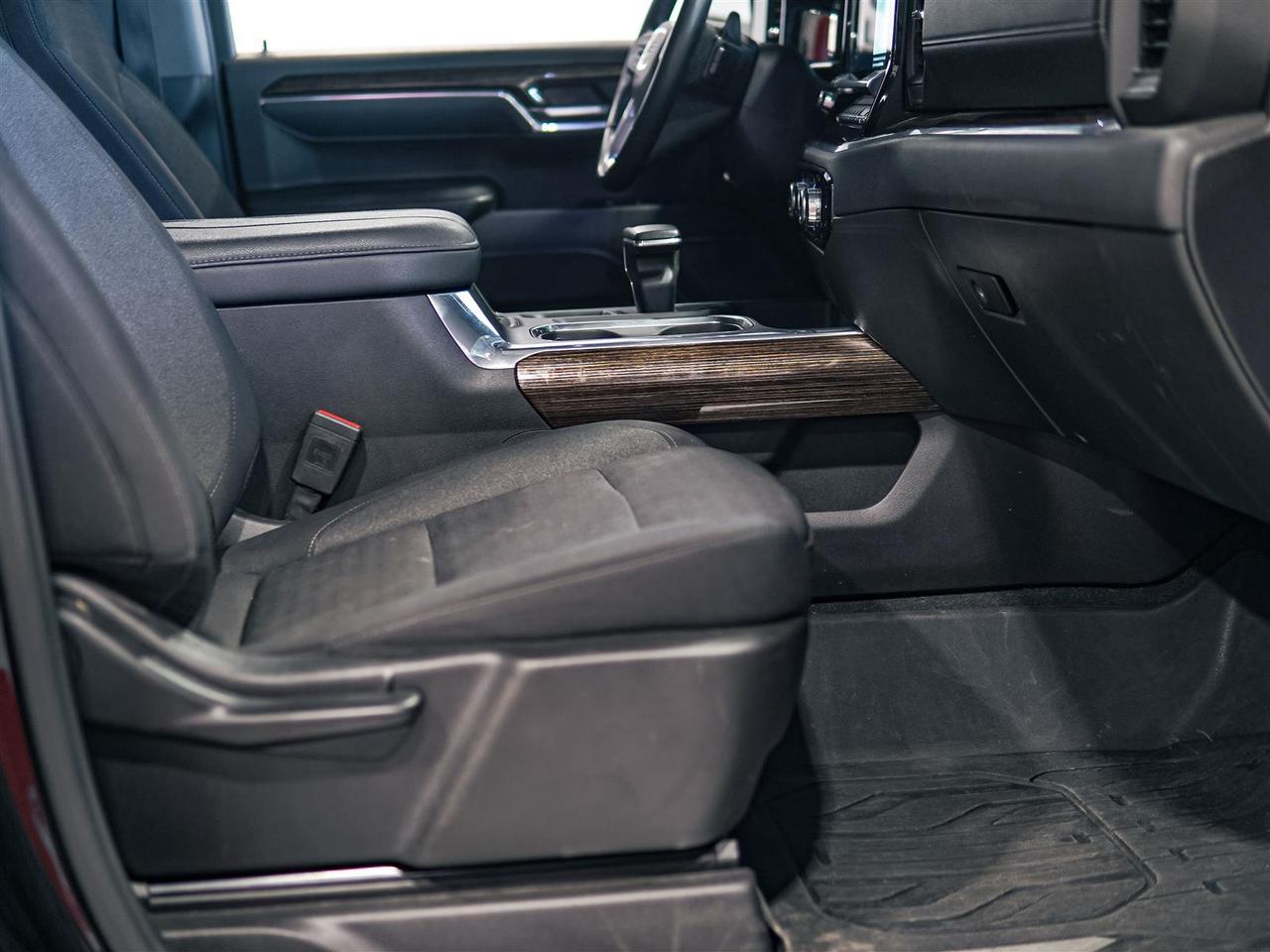 2024 GMC Sierra 1500 ELEVATION CREW CAB | 4X4 | 5.3 V8 | PREF PKG | BLK PKG | TRI FOLD TONNEAU Photo
