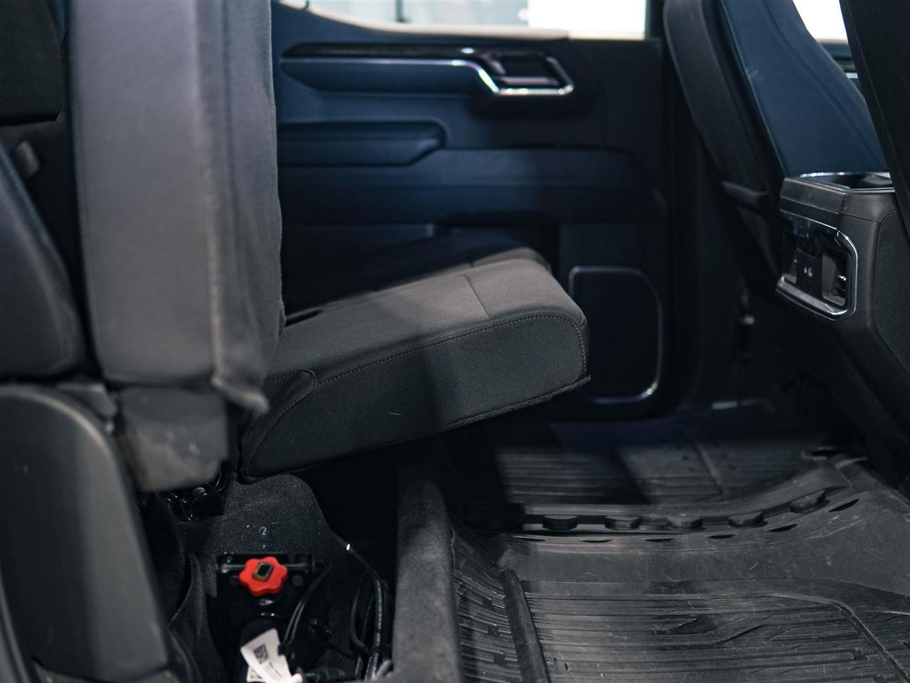 2024 GMC Sierra 1500 ELEVATION CREW CAB | 4X4 | 5.3 V8 | PREF PKG | BLK PKG | TRI FOLD TONNEAU Photo