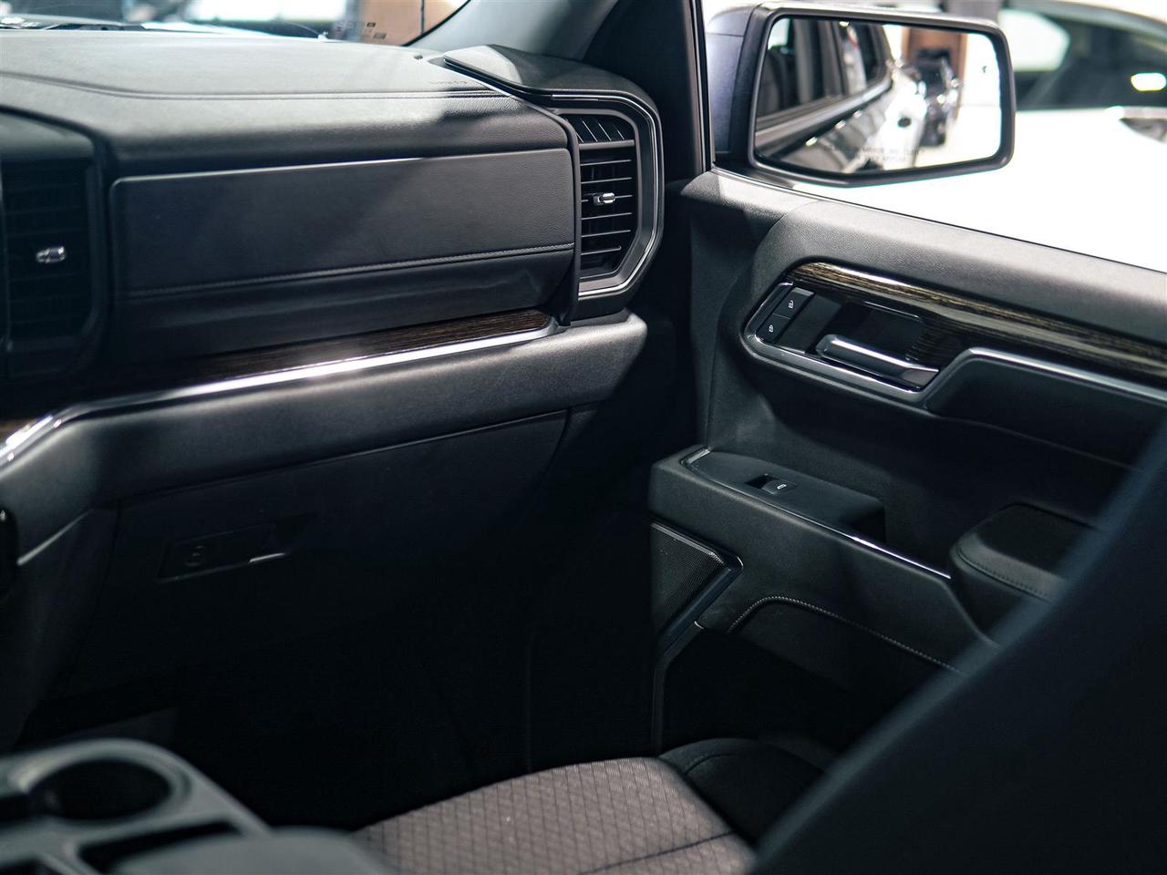 2024 GMC Sierra 1500 ELEVATION CREW CAB | 4X4 | 5.3 V8 | TOW PKG Photo