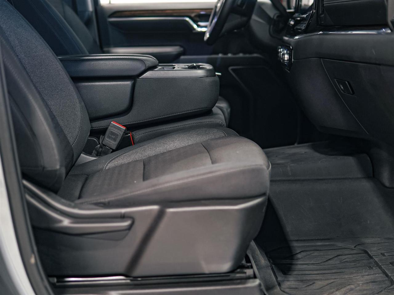 2023 GMC Sierra 1500 ELEVATION CREW CAB | 4X4 | 5.3 V8 | X31 PKG | RUNNING BOARDS Photo