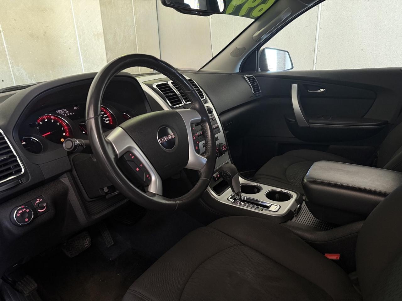 2011 GMC Acadia SLE1 - NO ACCIDENTS - ONE OWNER Photo