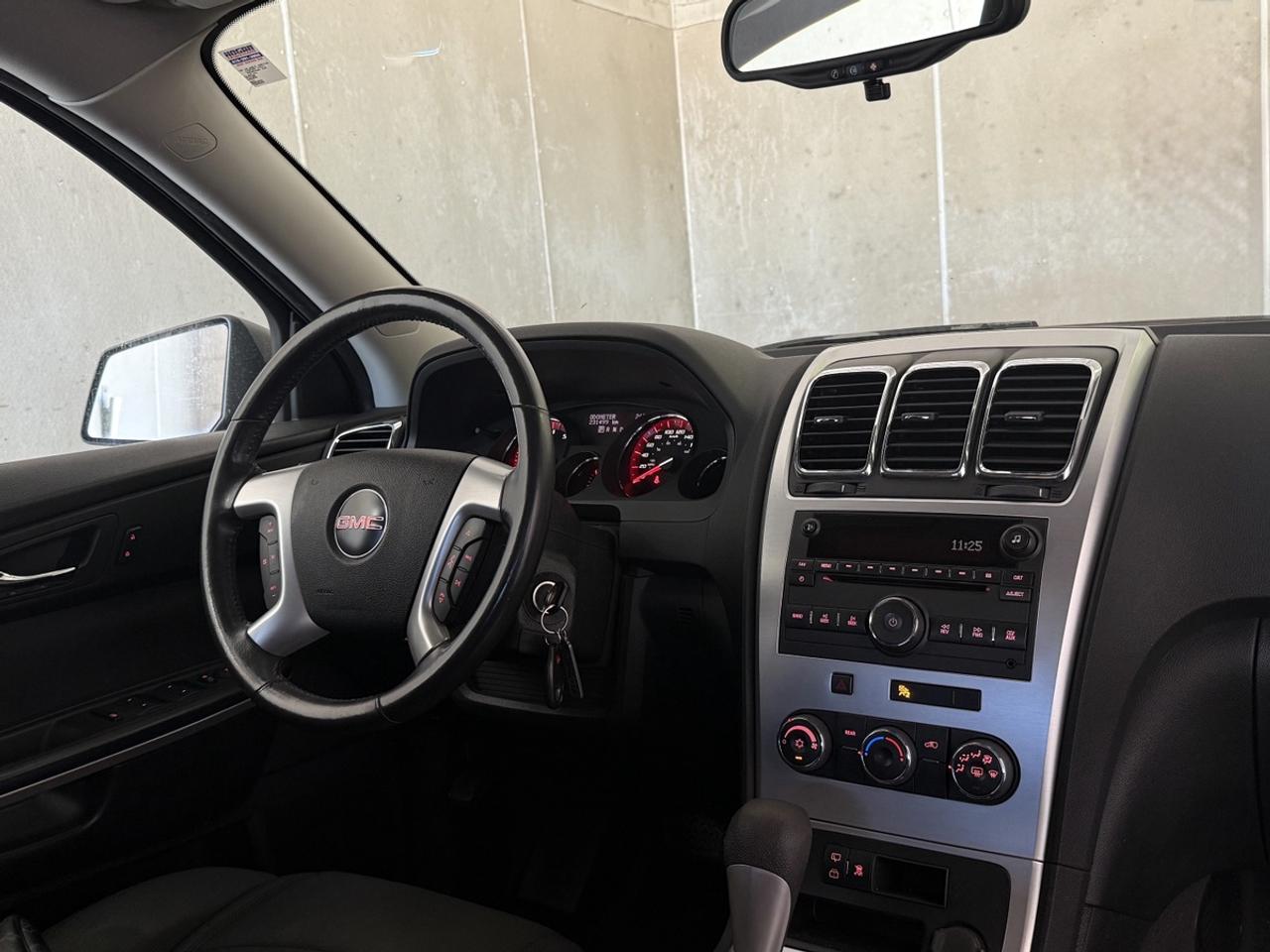 2011 GMC Acadia SLE1 - NO ACCIDENTS - ONE OWNER Photo