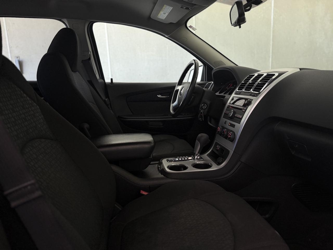 2011 GMC Acadia SLE1 - NO ACCIDENTS - ONE OWNER Photo