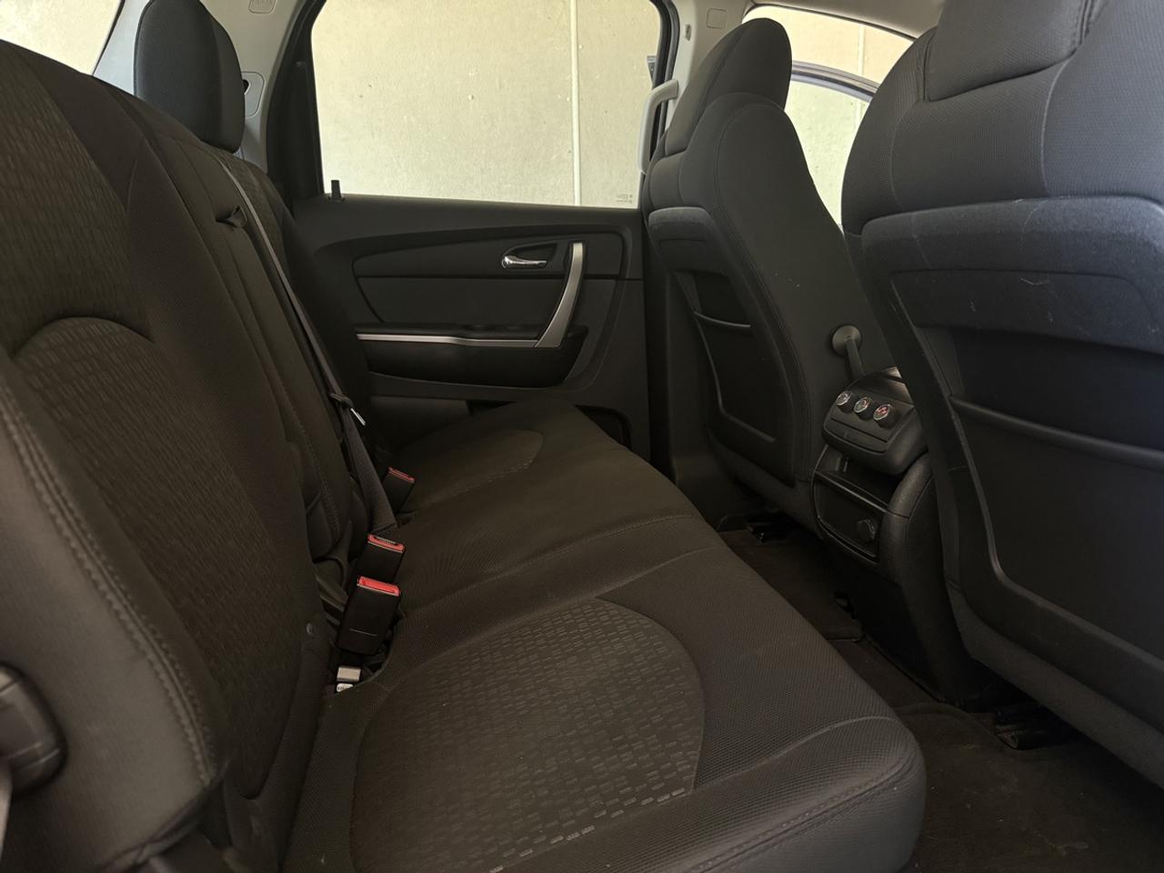2011 GMC Acadia SLE1 - NO ACCIDENTS - ONE OWNER Photo
