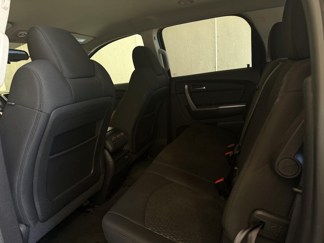 2011 GMC Acadia SLE1 - NO ACCIDENTS - ONE OWNER Photo