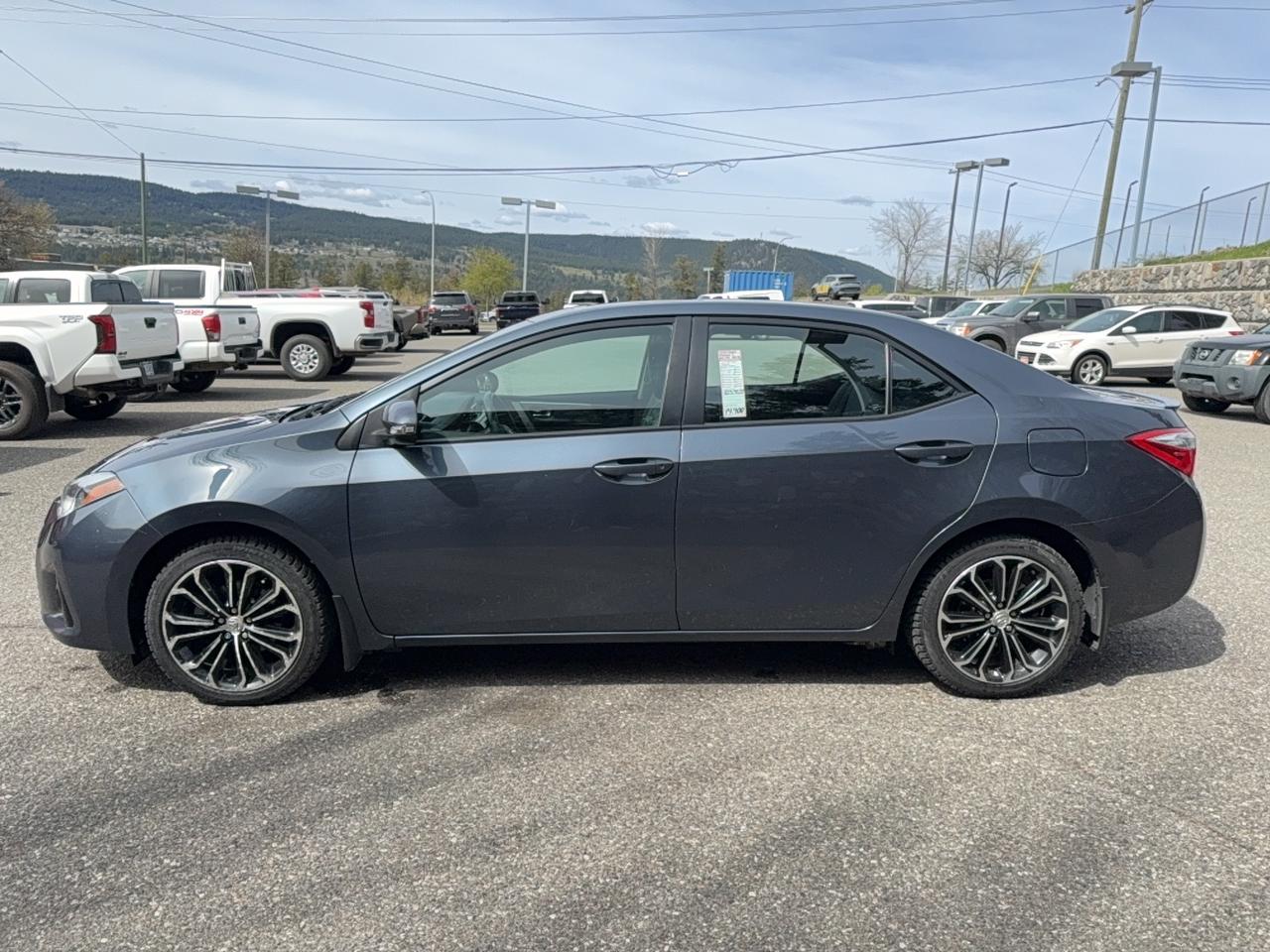 2016 Toyota Corolla S Photo3