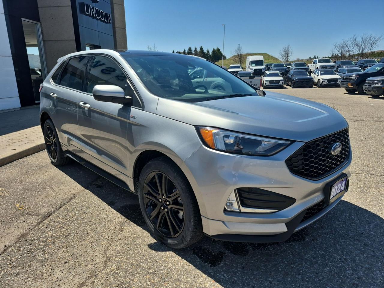 2024 Ford Edge AWD, HEATED SEATS AND WHEEL, FACTORY HITCH! Photo2