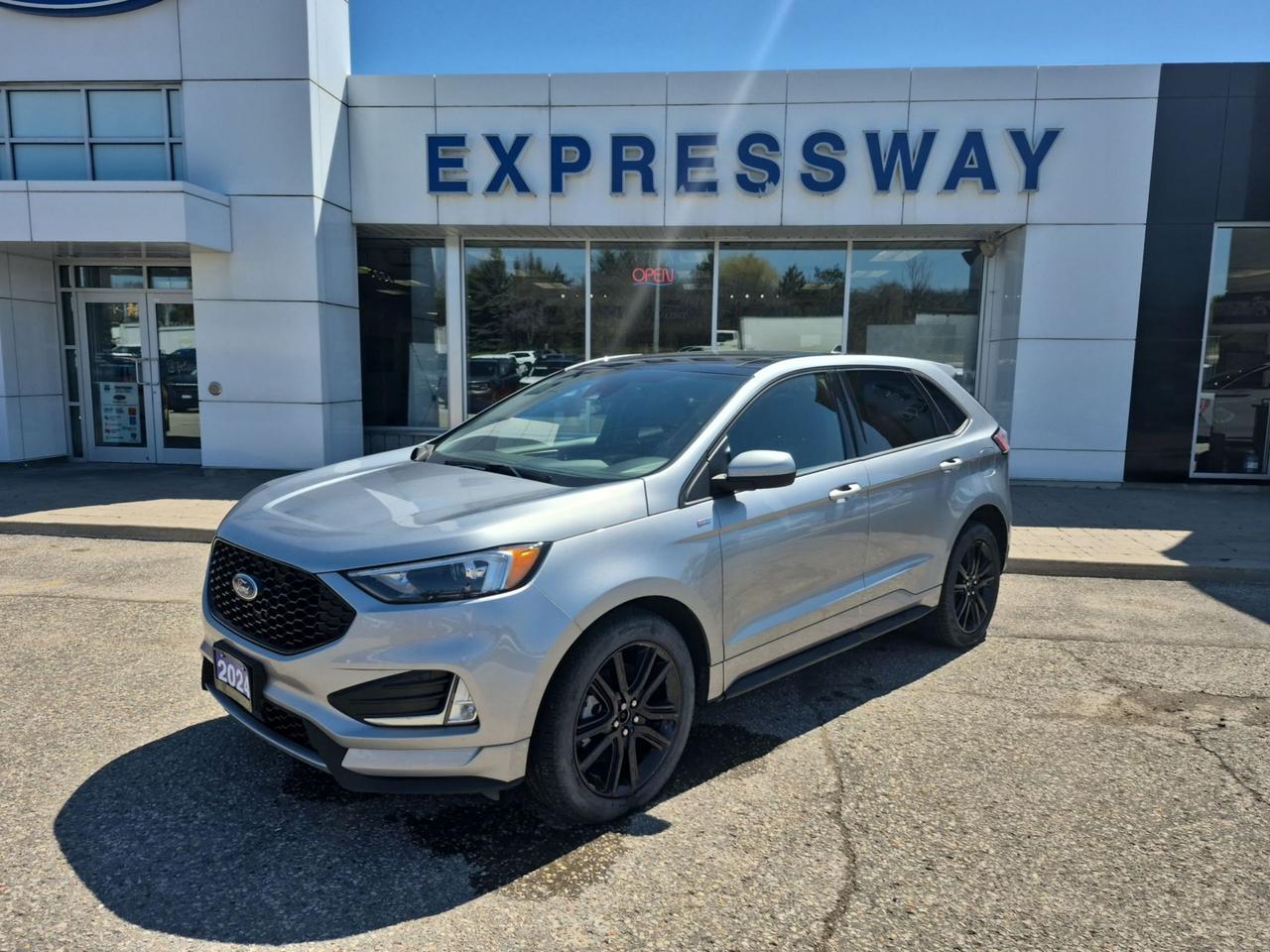 2024 Ford Edge AWD, HEATED SEATS AND WHEEL, FACTORY HITCH! Photo0