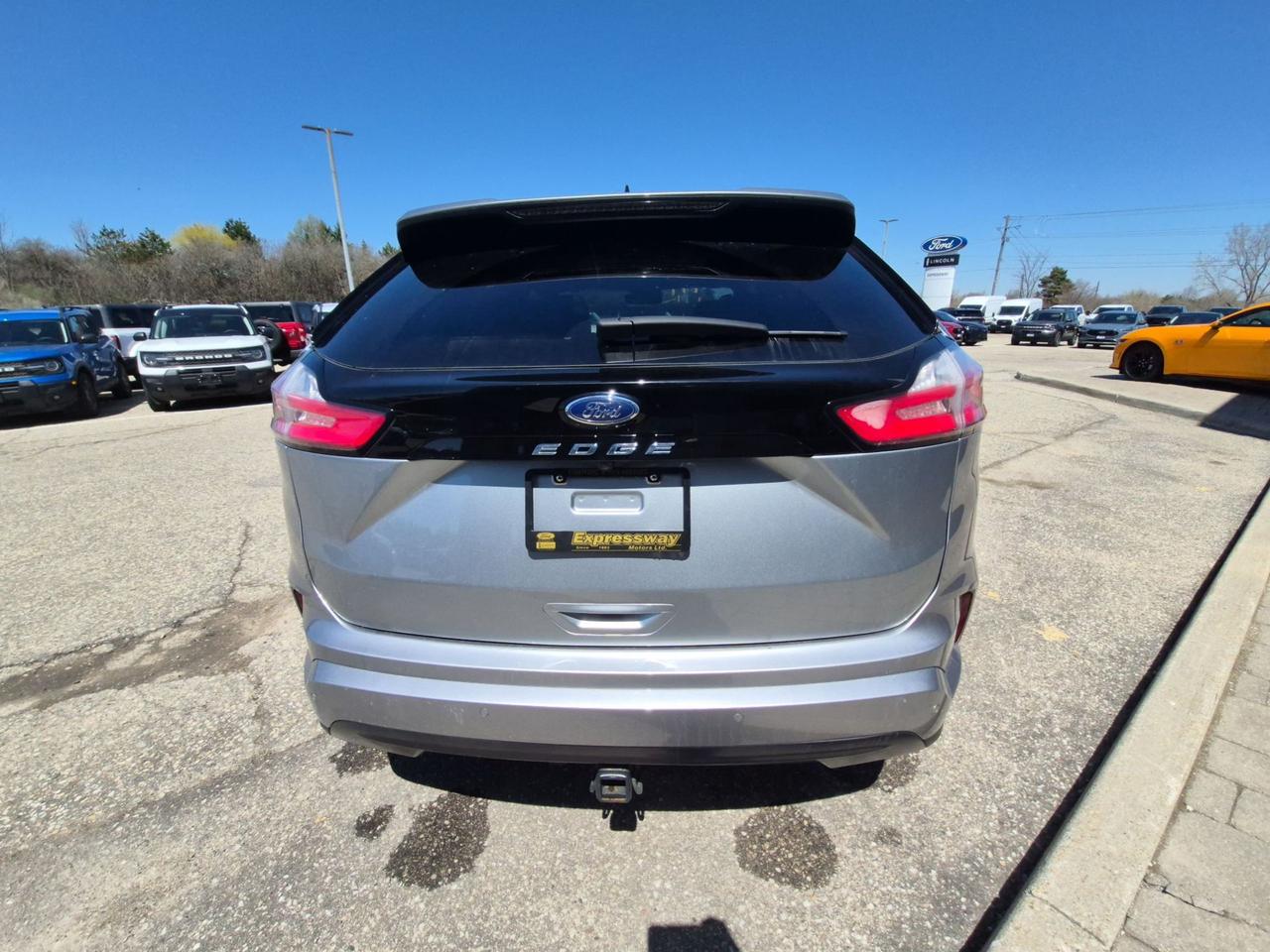 2024 Ford Edge AWD, HEATED SEATS AND WHEEL, FACTORY HITCH! Photo4