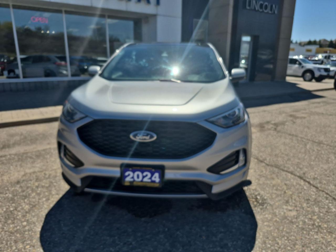 2024 Ford Edge AWD, HEATED SEATS AND WHEEL, FACTORY HITCH! Photo1