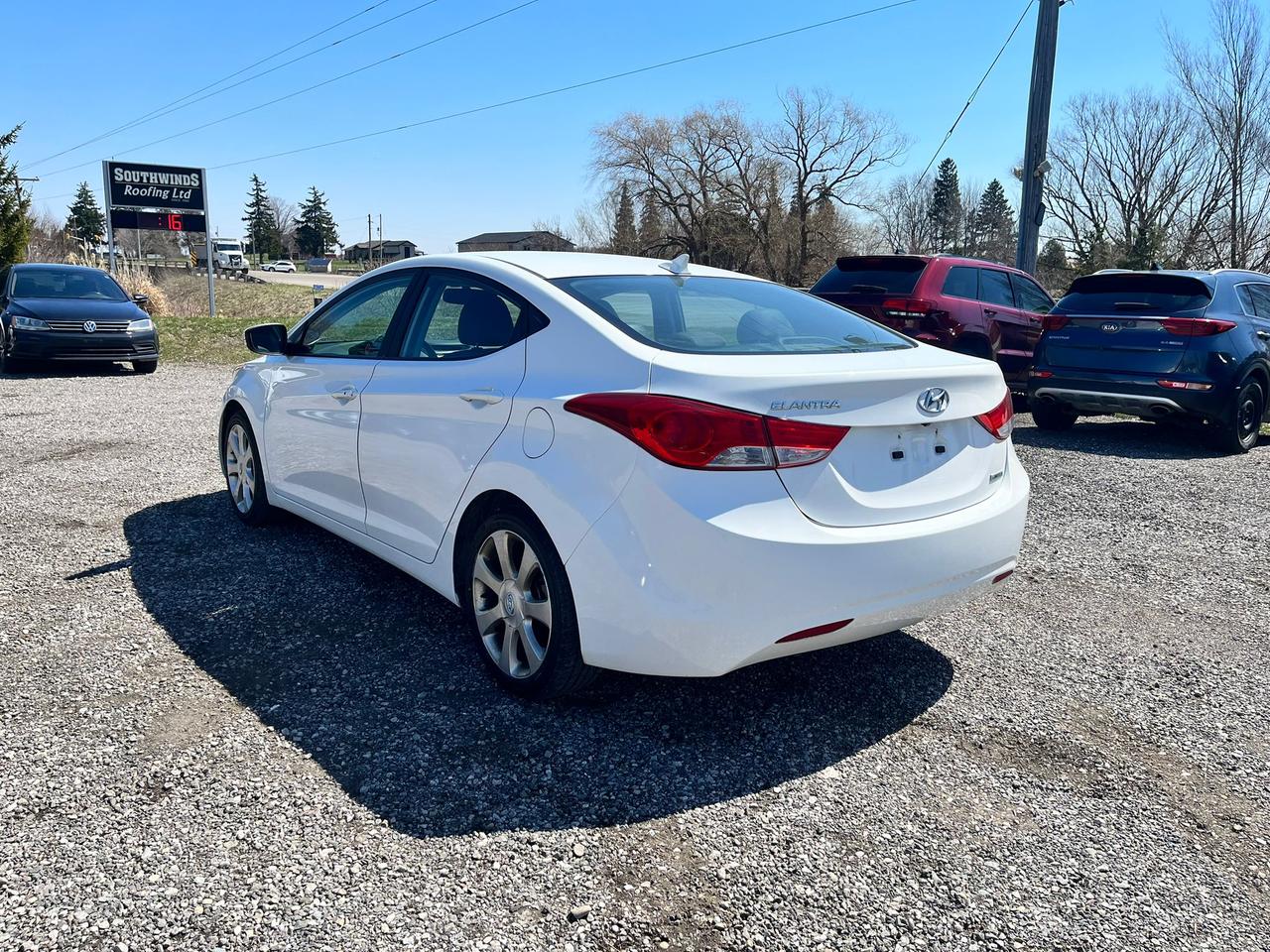 2013 Hyundai Elantra Limited w/Navi Photo