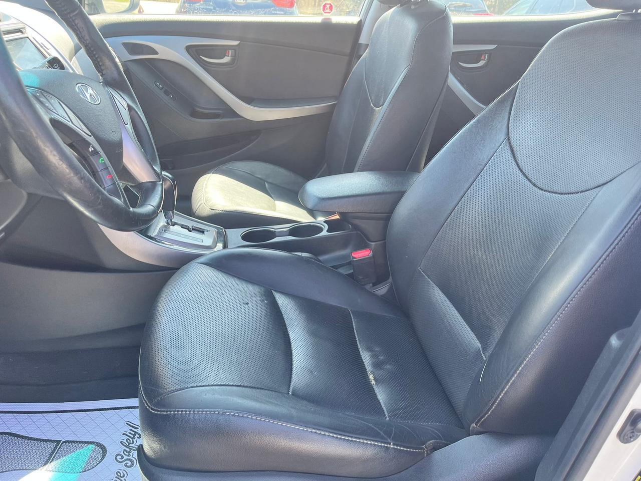 2013 Hyundai Elantra Limited w/Navi Photo