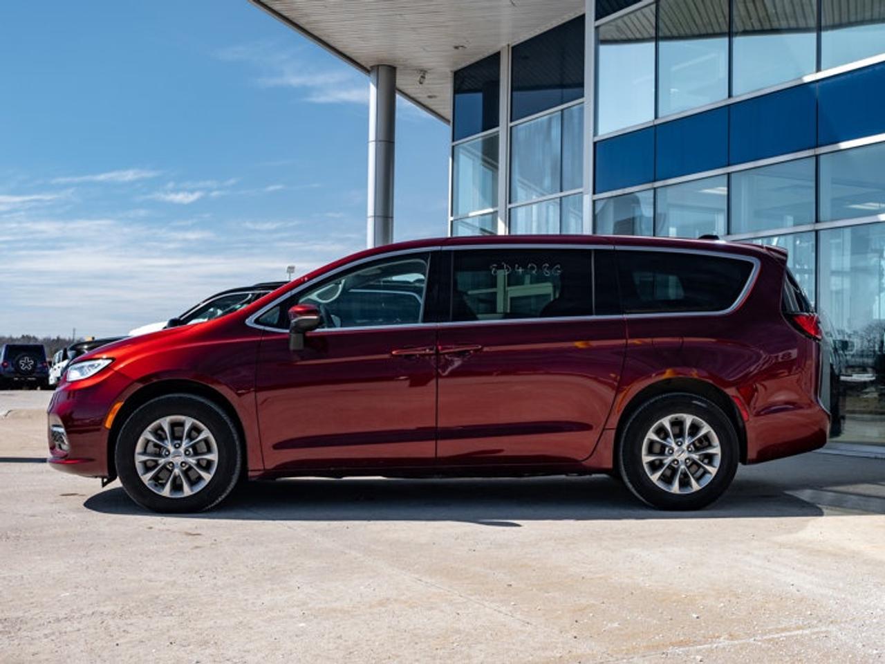 2023 Chrysler Pacifica Touring L Photo