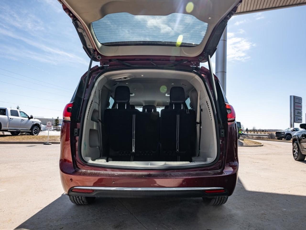 2023 Chrysler Pacifica Touring L Photo