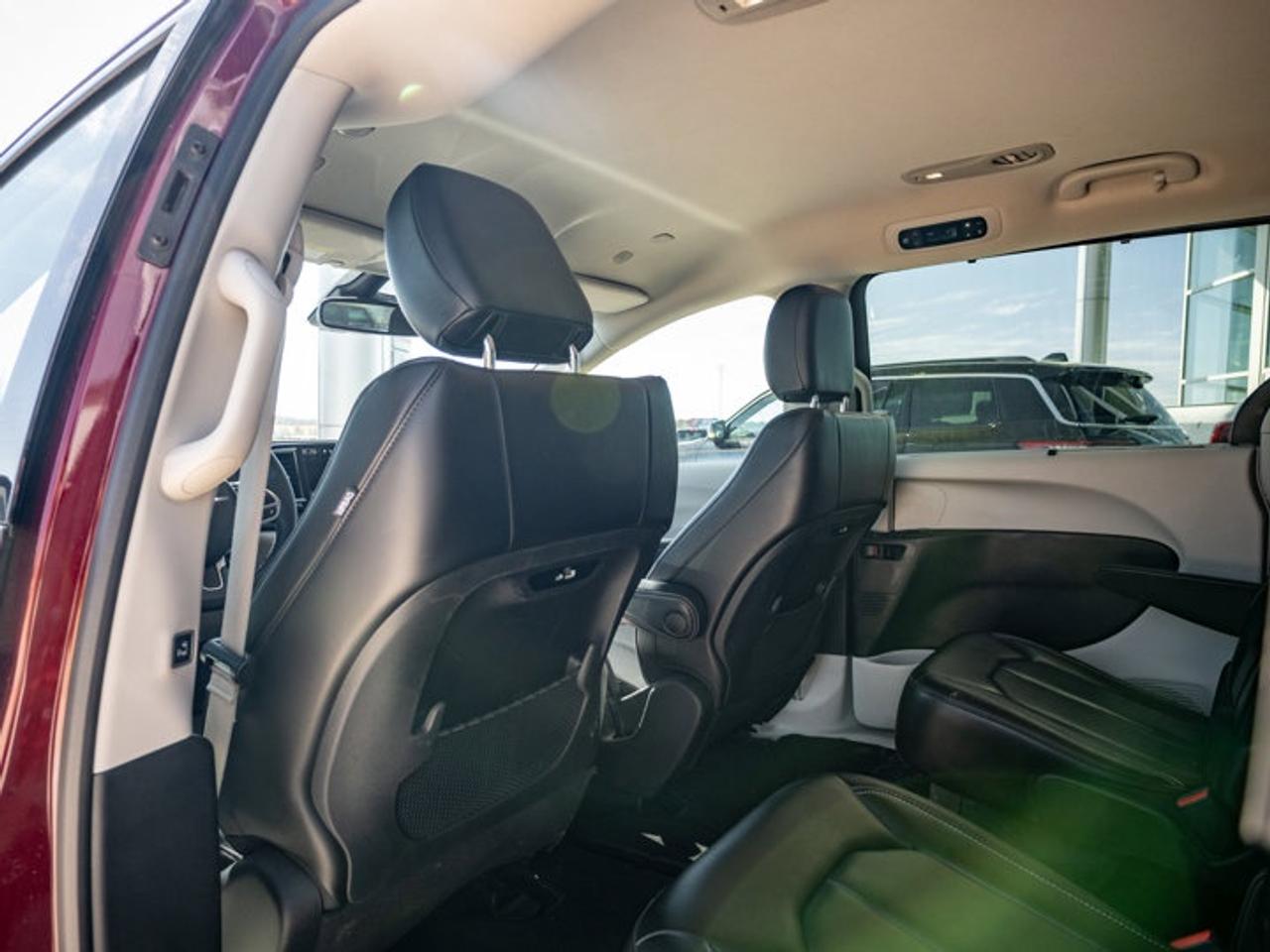 2023 Chrysler Pacifica Touring L Photo