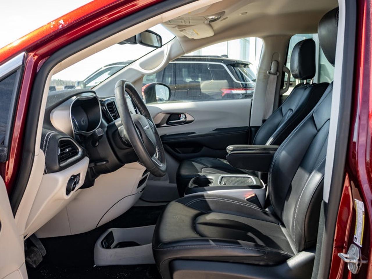 2023 Chrysler Pacifica Touring L Photo