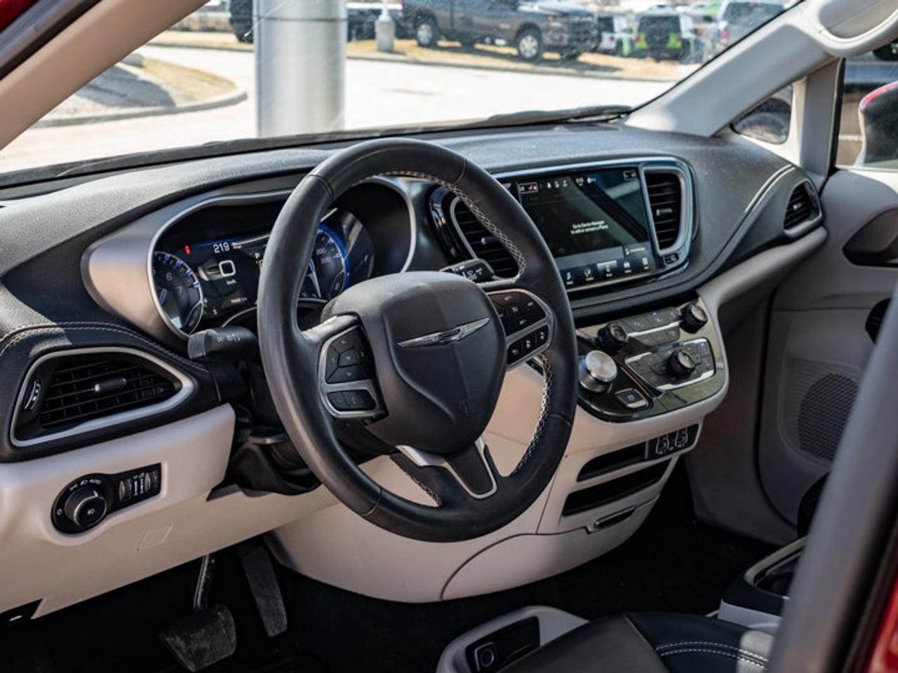 2023 Chrysler Pacifica Touring L Photo
