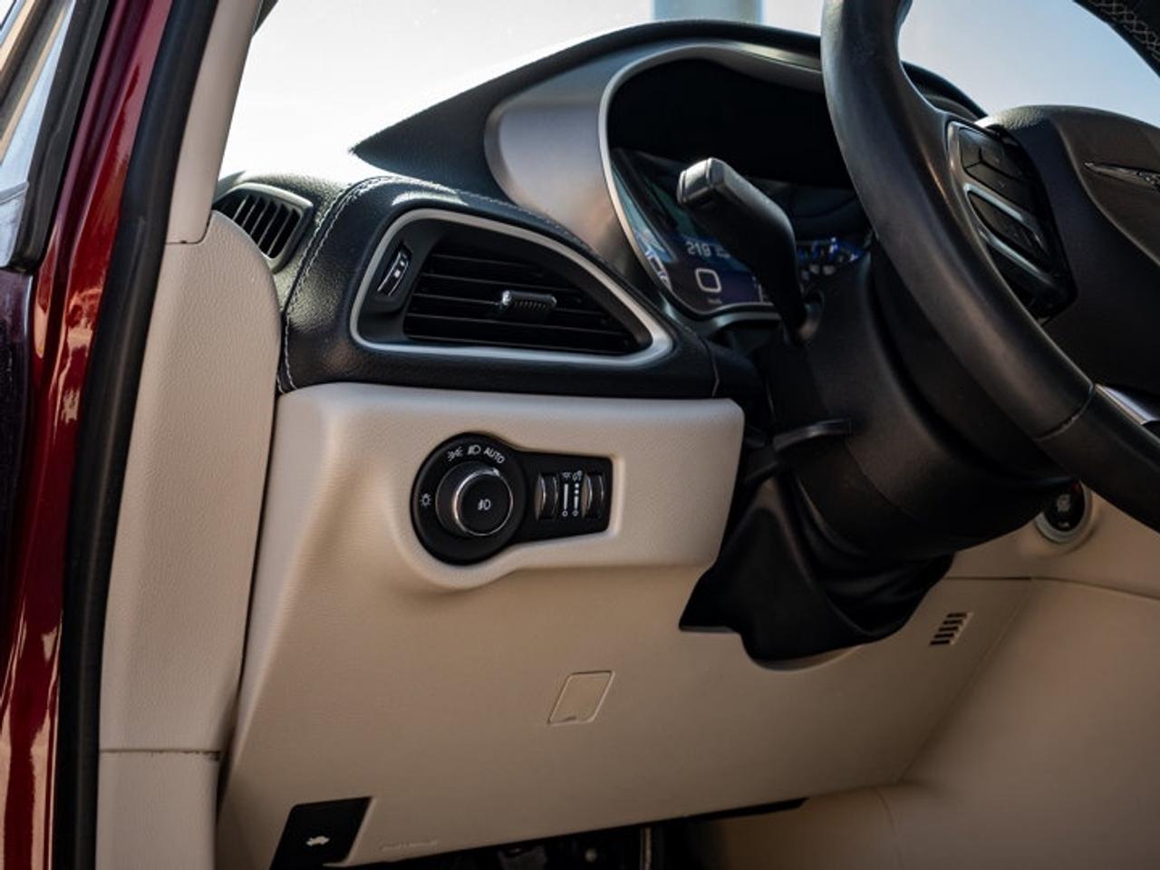 2023 Chrysler Pacifica Touring L Photo